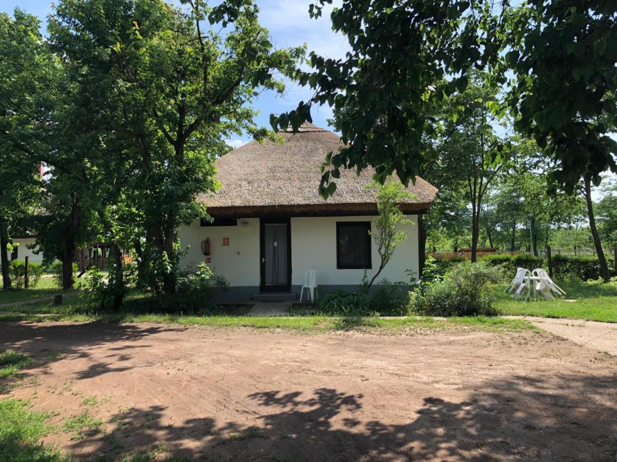 Patkos Motel Tiszafured Bagian luar foto