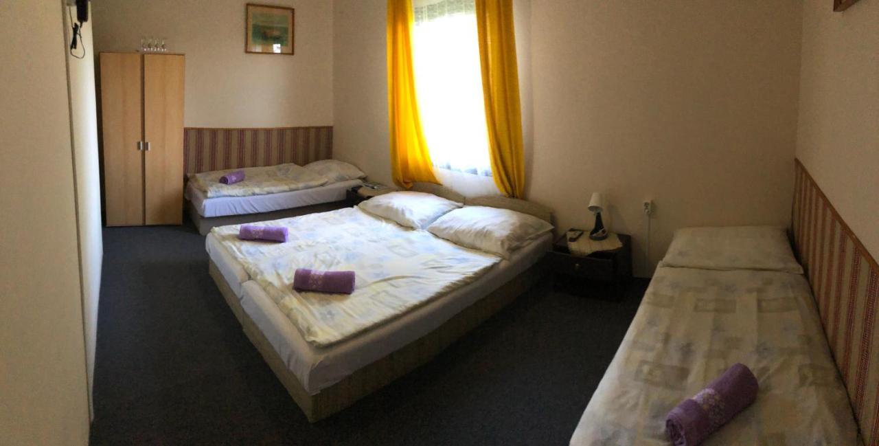 Patkos Motel Tiszafured Bagian luar foto
