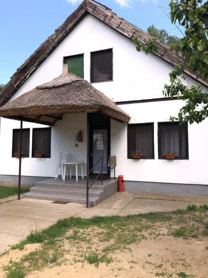 Patkos Motel Tiszafured Bagian luar foto