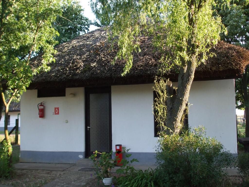 Patkos Motel Tiszafured Bagian luar foto