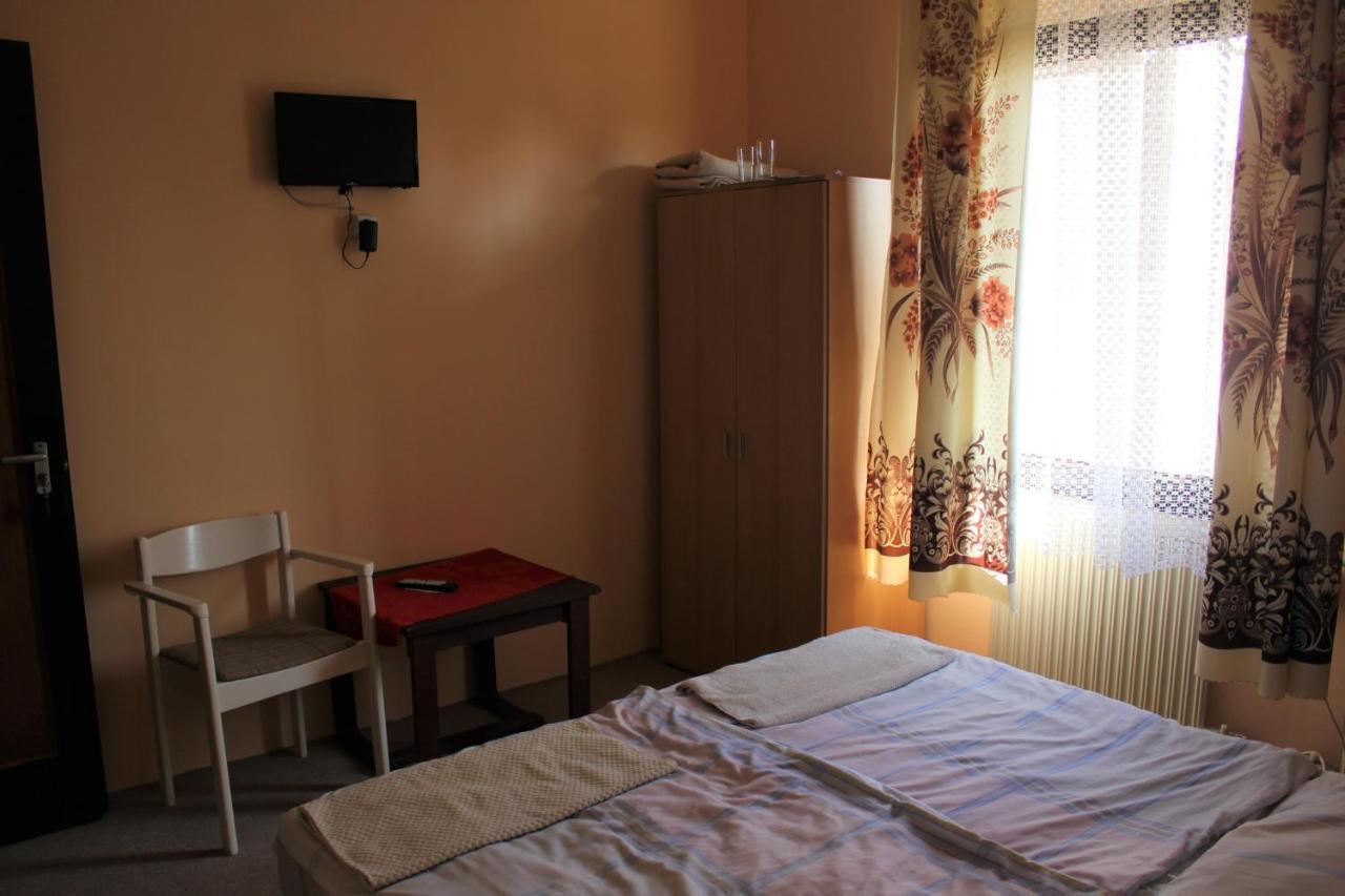 Patkos Motel Tiszafured Bagian luar foto