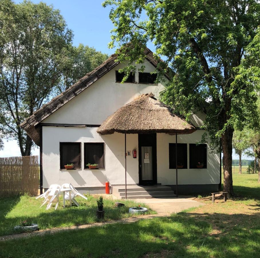 Patkos Motel Tiszafured Bagian luar foto